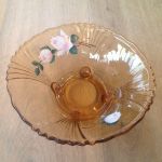 Glasskål med handmålade rosor