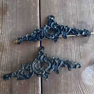 Paret hängare för broderi