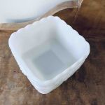 Skål fyrkantig på fot