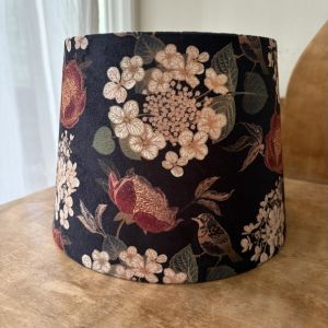 Lampskärm svart blommig