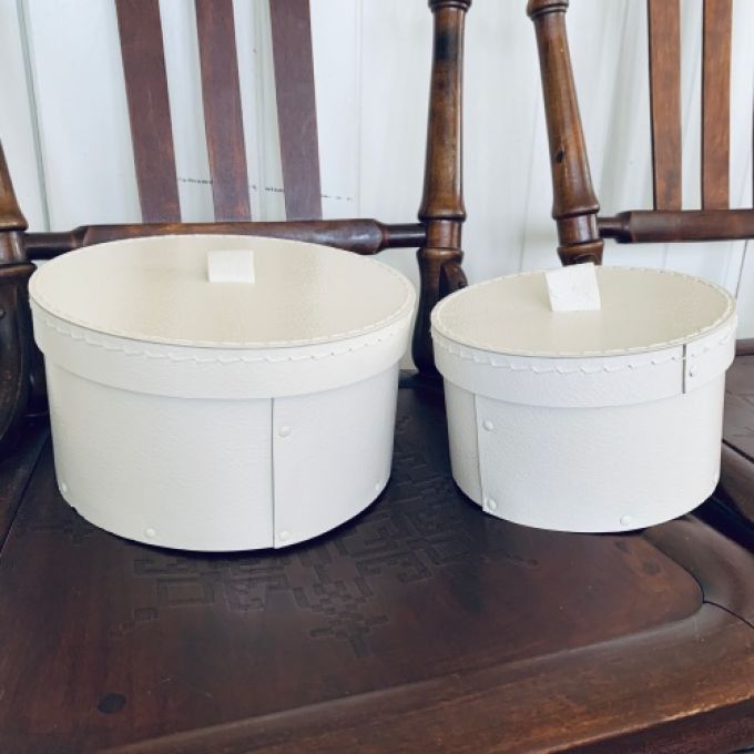 Paret cylindriska lådor