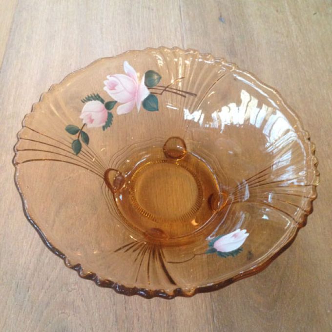 Glasskål med handmålade rosor