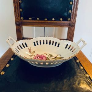 Oval skål genombruten handmålad