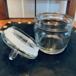 Glasburk med tätslutande lock