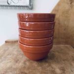 Set med 5 st bruna keramikskålar