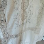 Underbar duk 240*150 cm- virkad och broderad