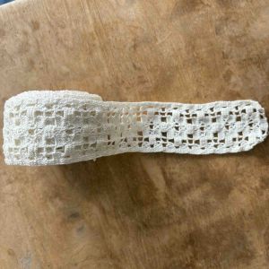 Spets 4 cm bred. 2 bitar.