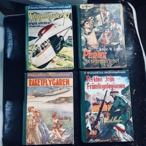 Set med 4 äldre charmiga pojkböcker