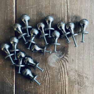 Set med 15 knoppar kromfärgade