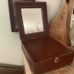 Antik rakspegel med låda