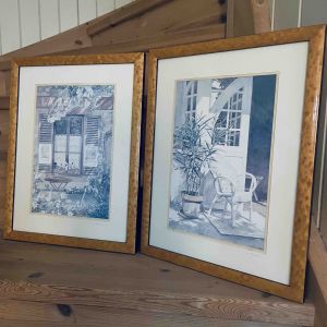 Paret vackra träramar med pastelliga motiv