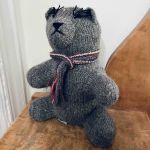 Handstickad Nalle