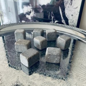 Set med 8 st whiskeystenar