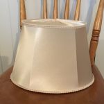 Lampskärm Engelsk - Oval - Slät Satin - 8 storlekar - 6 färger - flera kantband