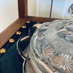 Kristallskål m lock - metallic-detaljer