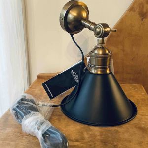 Vägglampa Paxton i Mässing