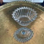 Oval glasskål m lock räfflad