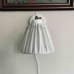 Vägglampa ställbar