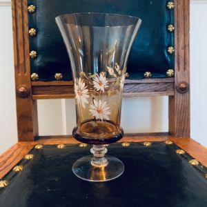 Glasvas rökfärgad blomster