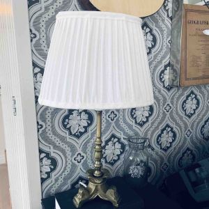 Rynkad linneskärm OVAL med klofäste