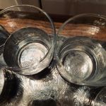 Bricka med 6 glas med metallbehållare