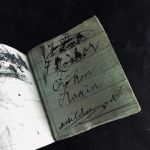 Svetsfönster med pytteliten anteckningsbok från 1858