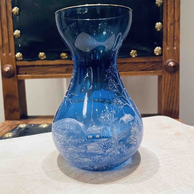 Blå vas frostat motiv