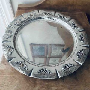 Bricka med genombruten dekor