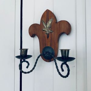 Lampett i trä och gjutjärn