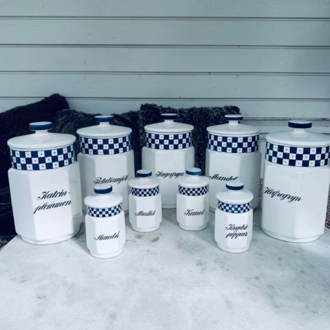 Fint set med burkar