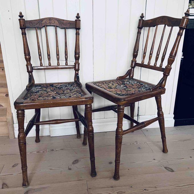 Paret pinnstolar - broderad sits