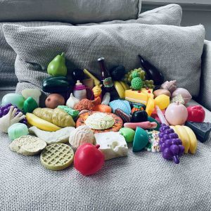 Stort set med lekmat i plast