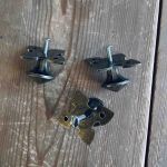 Set med 3 knoppar oxidfärgade