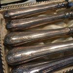 Smörknivset i låda