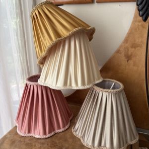 Lampskärm Rynkad Satin - klofäste - 3 storlekar - 6 färger