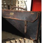 Antik sliten läderväska