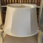 Lampskärm Engelsk - Oval - Slät Satin - 8 storlekar - 6 färger - flera kantband