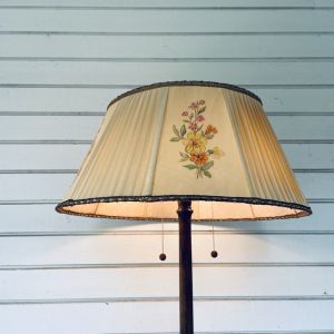 Golvlampa trä antik skärm - 2 ljuskällor