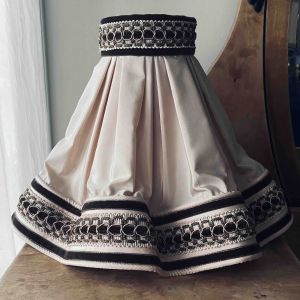 Gammeldags lampskärm med skärmlyra - finns två styck