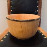 Träskål handsvarvad