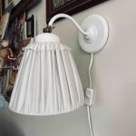 Vägglampa ställbar