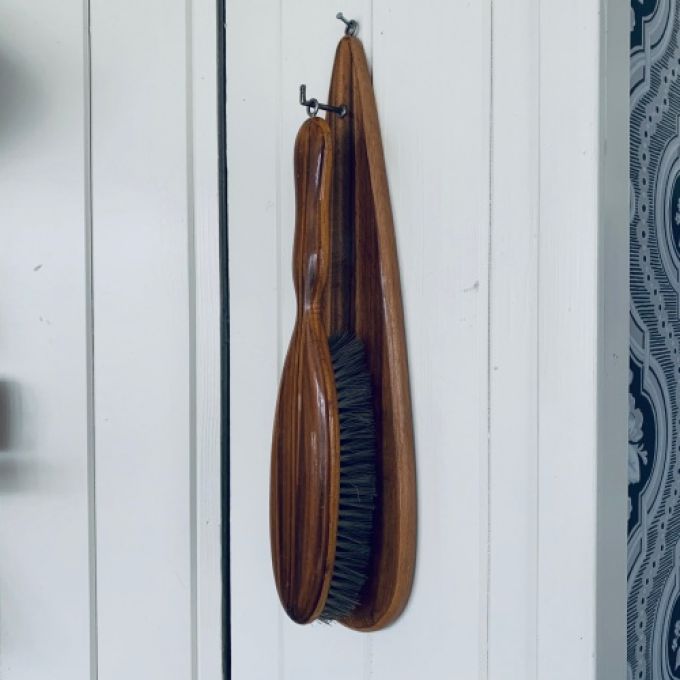 Klädborste med upphäng