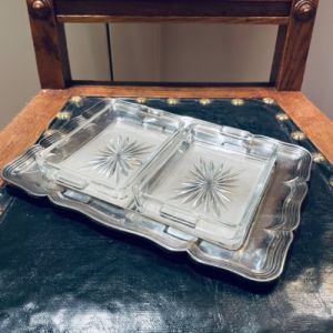 Bricka m två glasinsatser