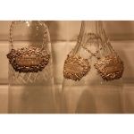 2 antika karaffer m brickor