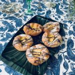 Grönmönstrad laminatbricka