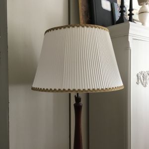 Lampskärm Klassisk Rund - 8 storlekar - 19 färger - olika kantband