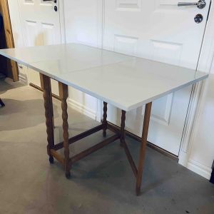 Klaffbord gråmålad skiva