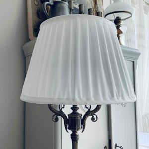 Rynkad linneskärm med centrumhål - finns i fem storlekar