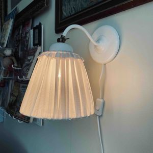 Vägglampa ställbar