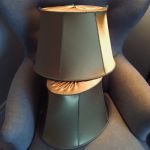 Lampskärm Engelsk - Oval - Slät Satin - 8 storlekar - 6 färger - flera kantband